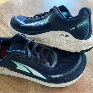 W 9.5 Altra Paradigm